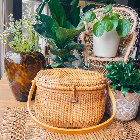 Vintage Whicker Basket Purse with Handle + Latch